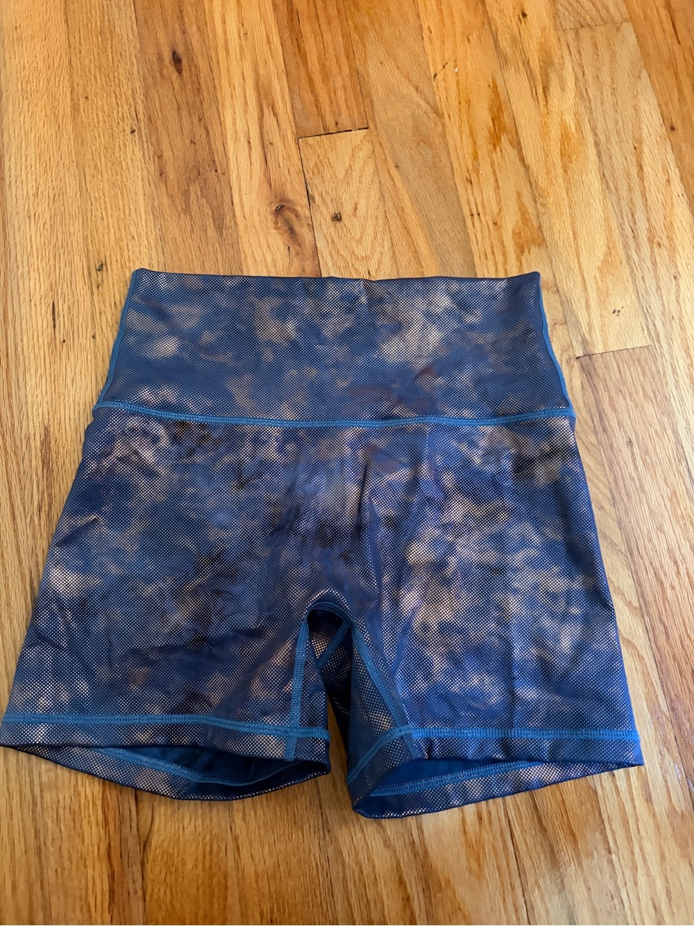 Aerie Offline Goals Shortie 4” Biker High-Waist Blue MetallicTie-Dye Shorts